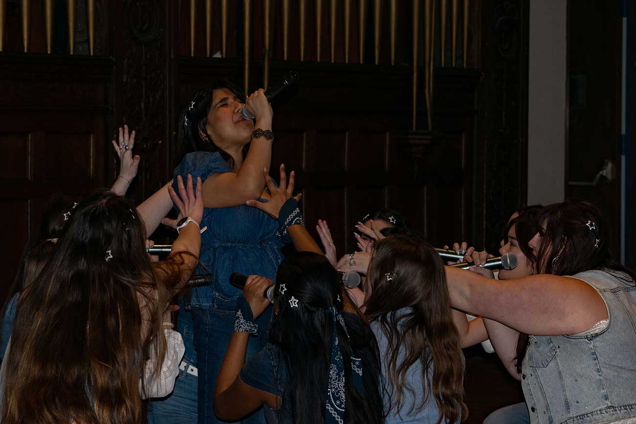 Drexel University Treblemakers acapella group girls performing together in a group